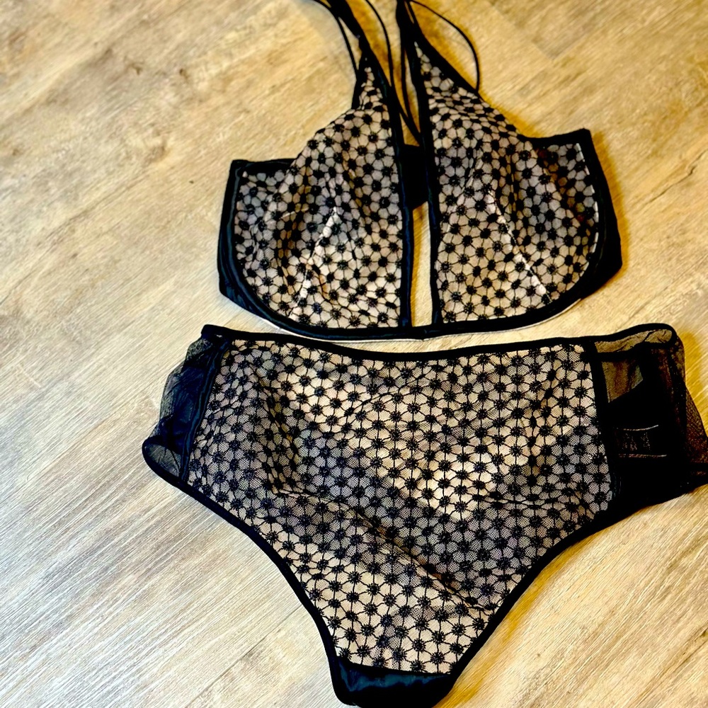 VICTORIAS SECRET LUXE LINGERIE STARBURST UNLINED SHEER MESH PLUNGE BRA SET